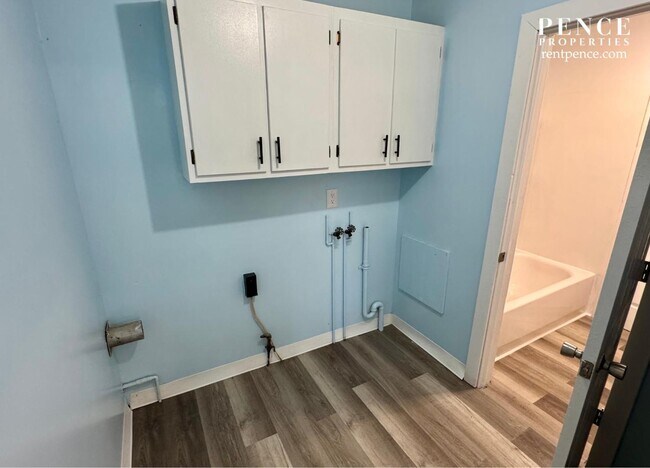 Building Photo - 1501 Eastview Ave