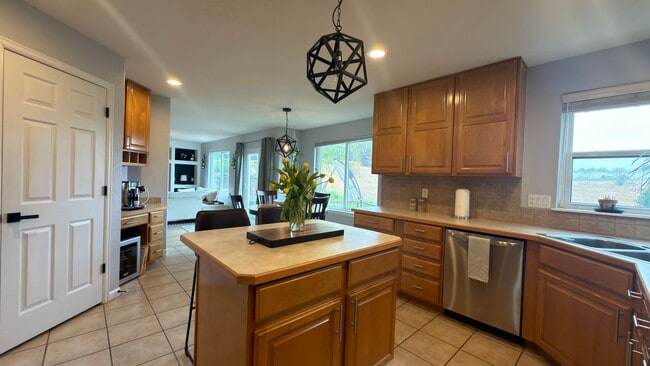 Building Photo - Great Furnished House In Fort Collins