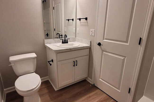 Building Photo - 1202 Ayla Ave