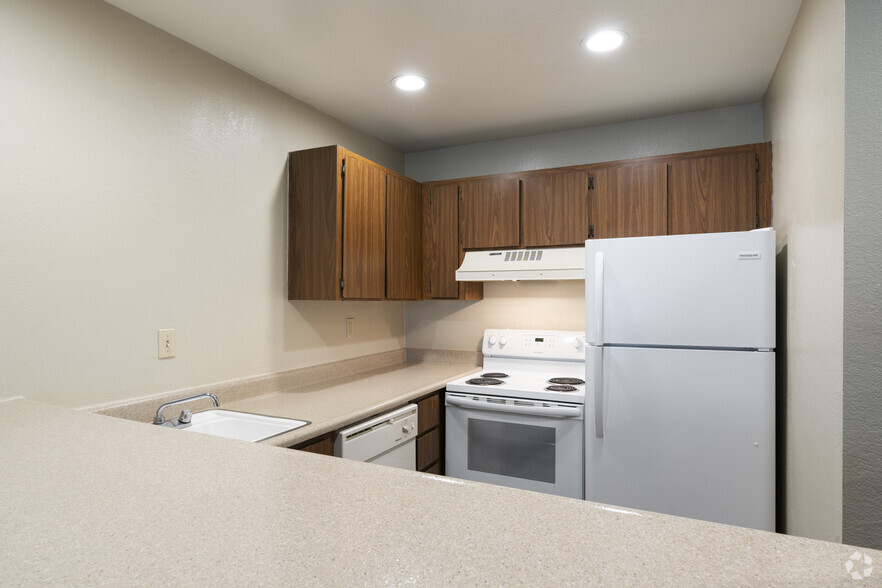 1BR, 1BA - 640 SF - Plumas Garden Apartments