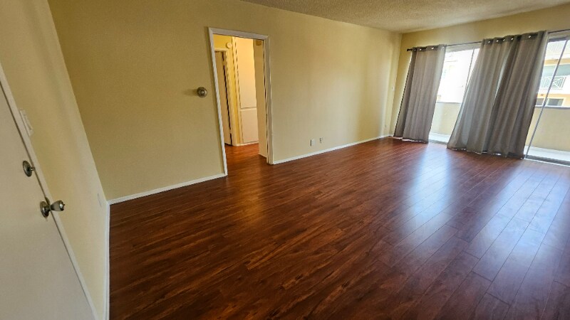 Building Photo - 638 N W Knoll Dr