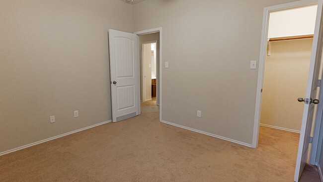 Building Photo - 4/2.5 Rental in Summerlyn Subdivision, Lea...