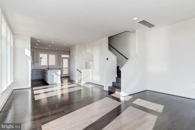 Building Photo - 8051 Tribeca St