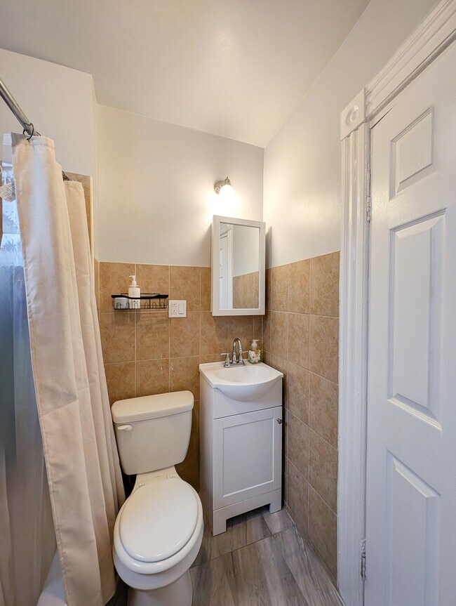 Building Photo - 233 Bidwell Ave