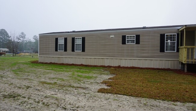 Building Photo - 3 Bedroom mobile home in the County