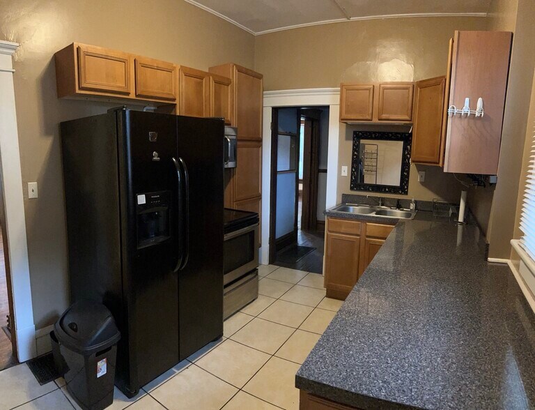 Kitchen - 380 E 15th Ave
