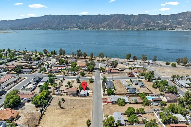 Building Photo - Enjoy Lake Views from This Cozy 1 Bed, 1 Bath Home