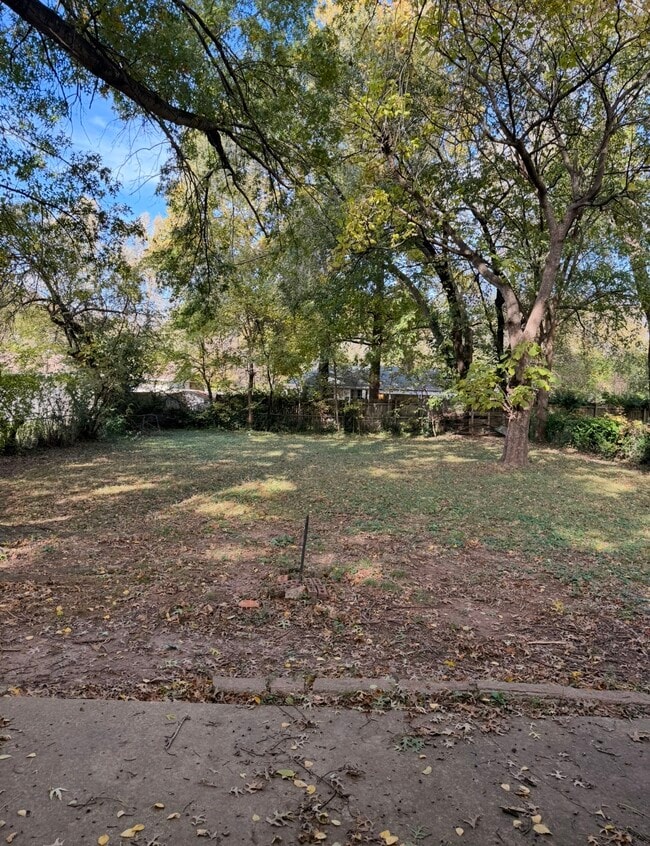 Building Photo - 2837 E Monroe Terrace