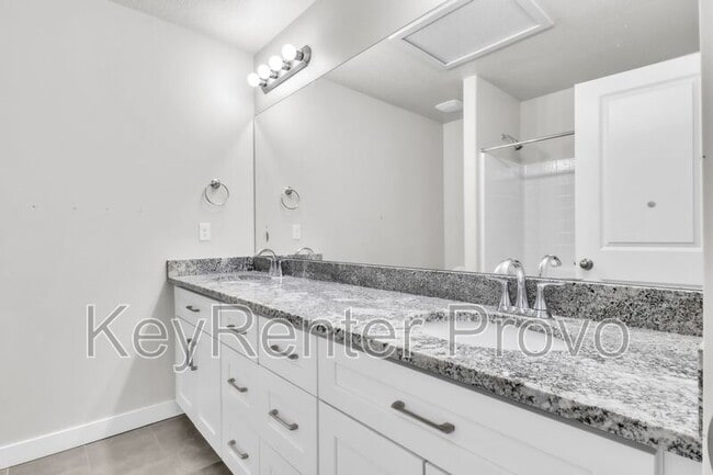 Building Photo - 2247 Silver Leaf Dr