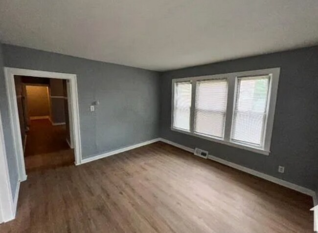 Building Photo - Freshly Renovated 3-Bedroom Home in South ...
