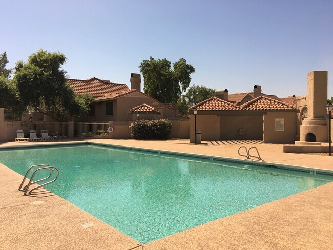 Building Photo - **MOVE-IN SPECIAL 50% OFF MOVE-IN MONTH!!!!** **BEAUTIFUL 3br/2ba TOWNHOME (ELLIOTT & ARIZONA AVE)**