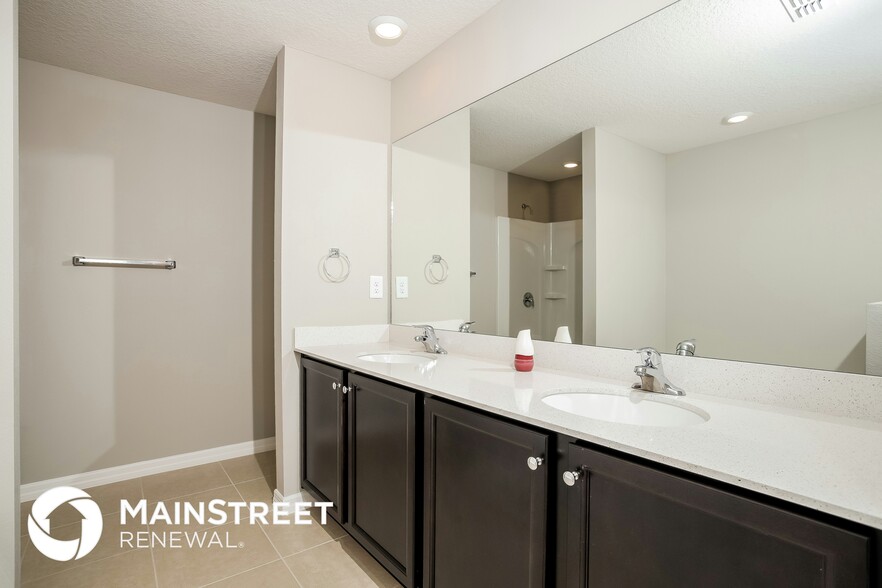 Building Photo - 208 Hyacinth Ct
