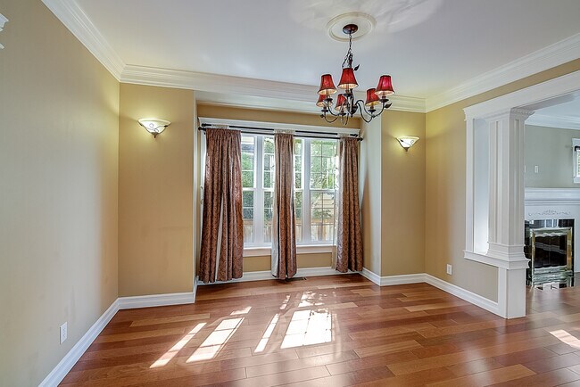 Building Photo - 5042 7th Ave NE