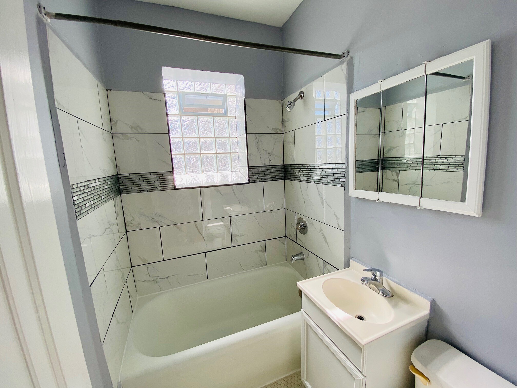 Building Photo - 4165 S Archer Ave