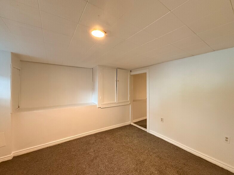 Building Photo - 547 E 2700 S