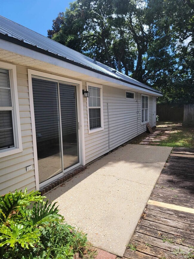 Building Photo - 8146 Treetop Ln
