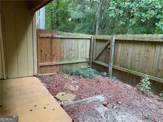 Building Photo - 2207 Surrey Ct