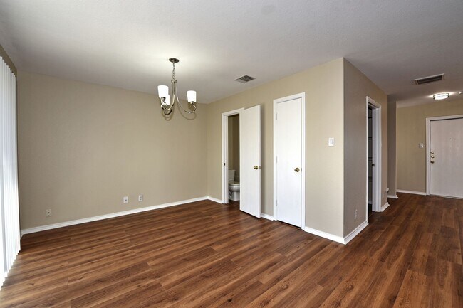 Building Photo - 4 Bedrooms!!!!! 2.5 bath and 2 attached ca...