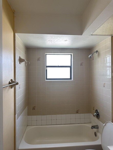 Building Photo - 394 Colonade Ct