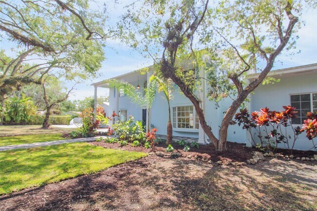 Building Photo - 6900 SW 104th St