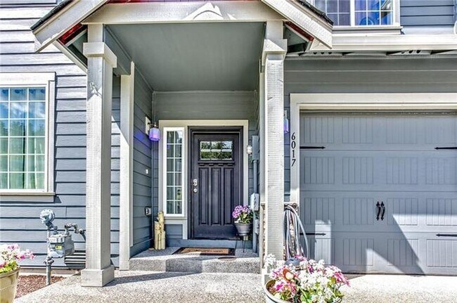 Building Photo - Beautiful Lakeland Hills Townhouse