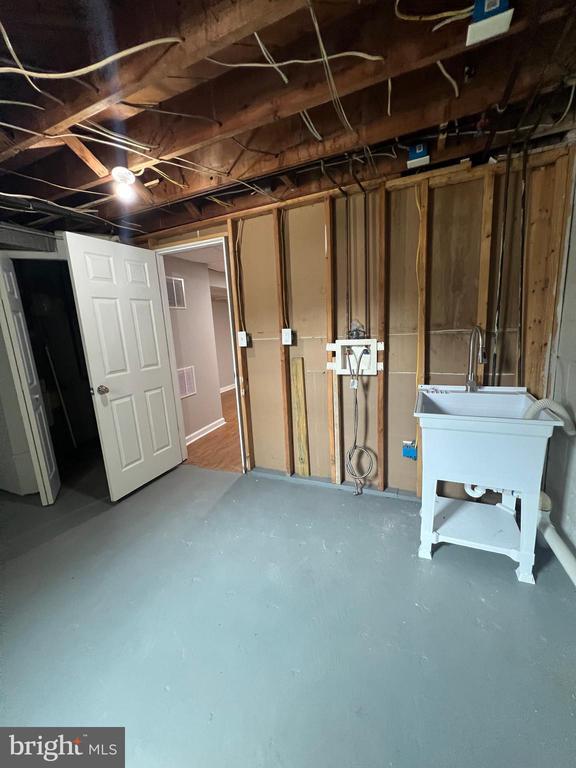 Building Photo - 7817 St Boniface Ln