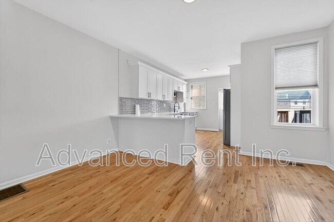 Building Photo - 611 Grundy St