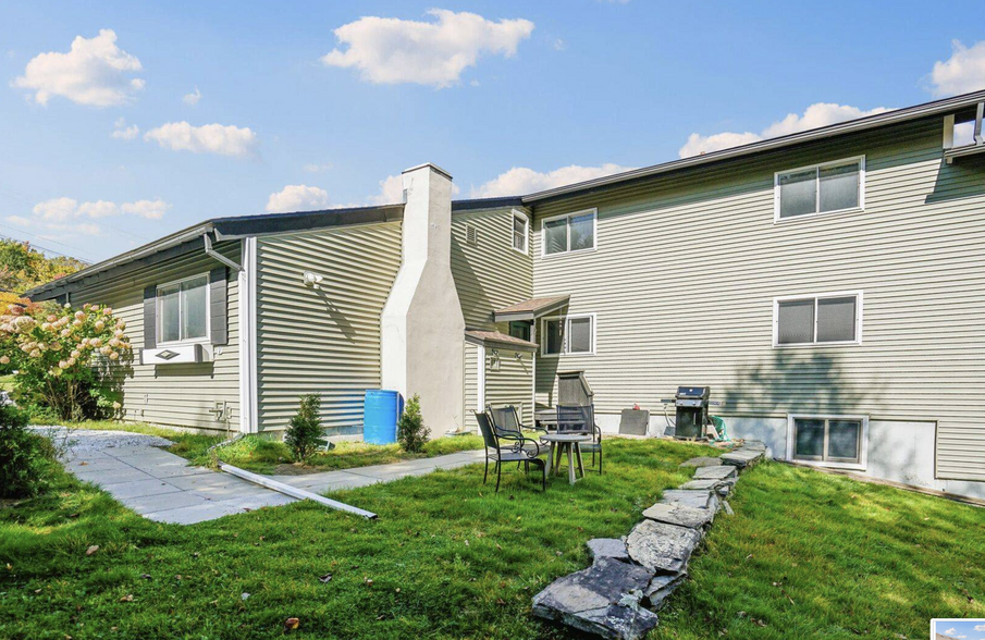 Building Photo - 2461 Killington Rd