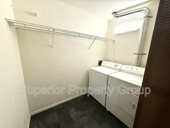 Building Photo - 2404 Independence Ln