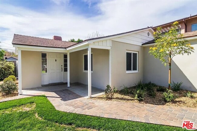 Building Photo - 539 S Parish Pl