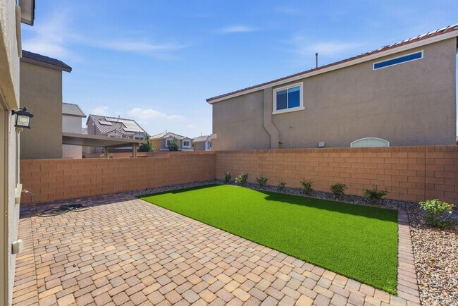 Building Photo - Three-Bedroom House For Rent!