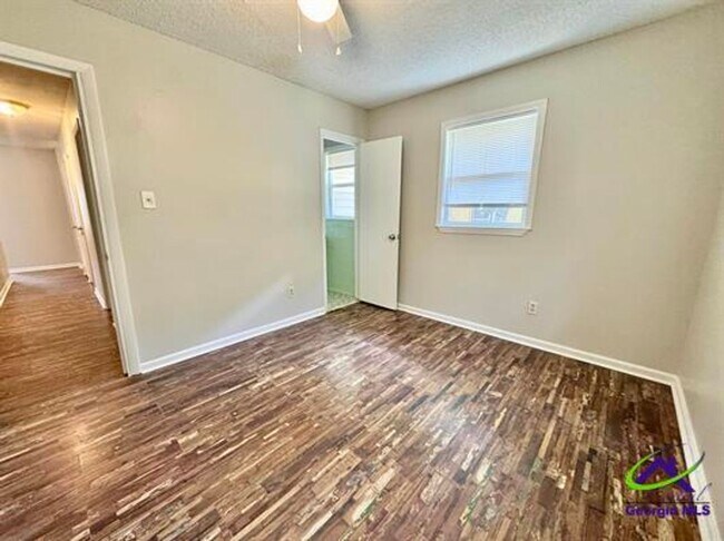 Building Photo - 102 Varee Dr