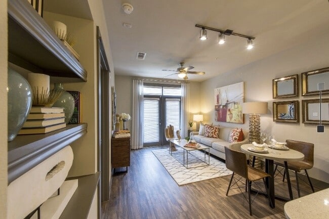 Building Photo - 2910 Milam St