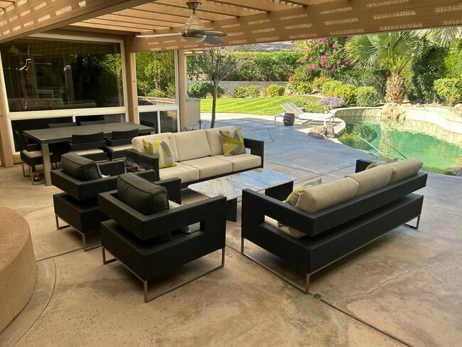 Building Photo - 49105 Casa Del Rio