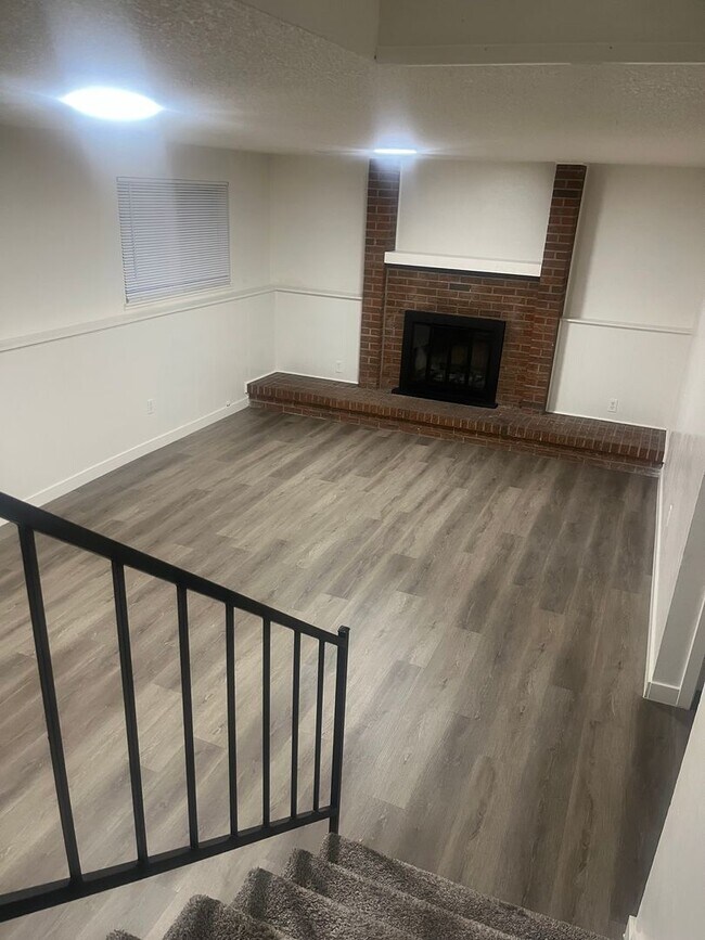 Building Photo - Available Now-4BR/2BA SINGLE FAMILY HOME