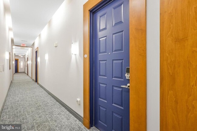 Building Photo - Welcome home to one of Arlington's most sought after neighborhoods.