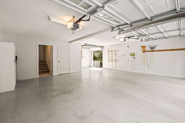 Building Photo - "Experience Southern Charm: Spacious 3-Bed, 3-Bath Home in The Landings"