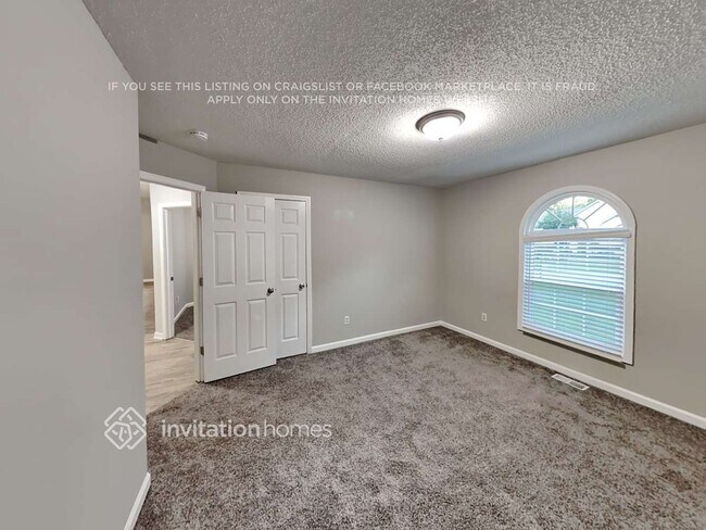 Building Photo - 2686 Candler Dr