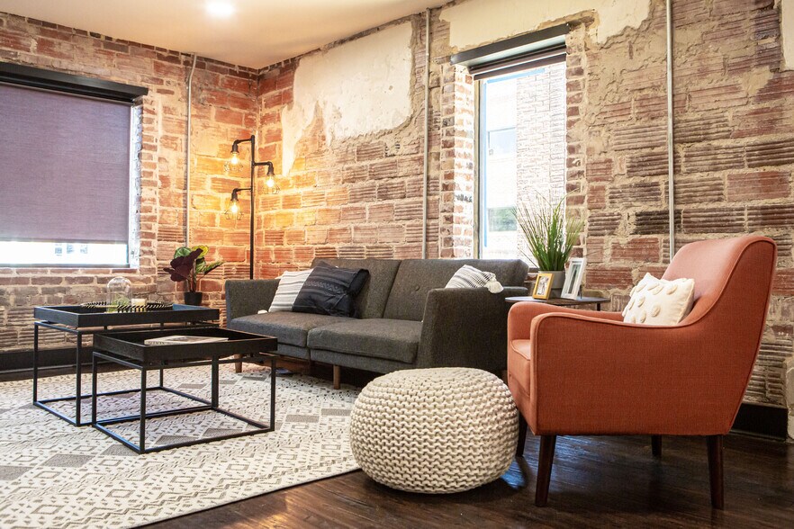 Building Photo - 144 E 21st St