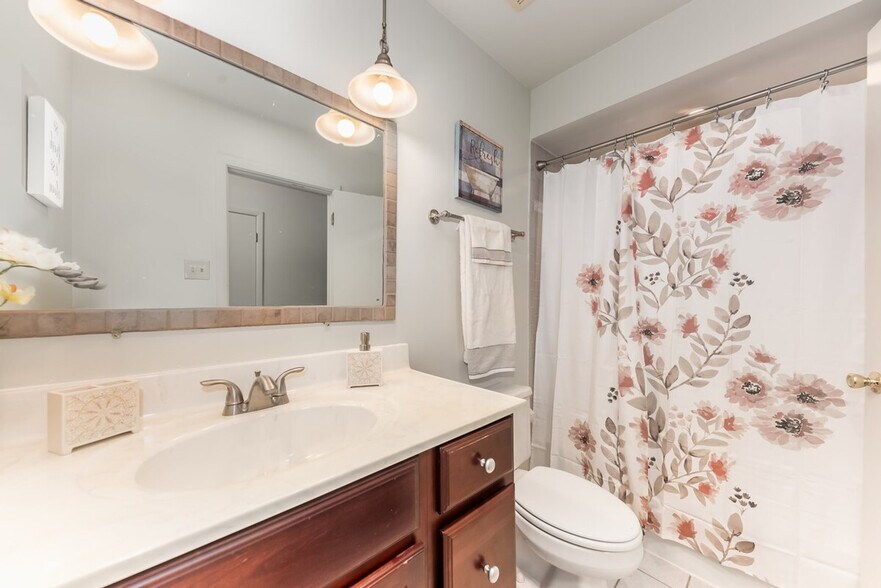 Building Photo - 8501 Loveland Ln