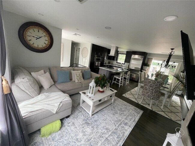 Building Photo - 83 Whiting St