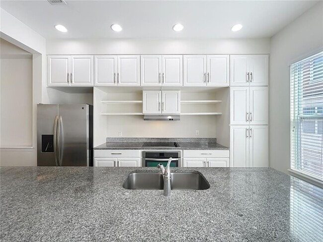 Building Photo - 561 Scotia Pl