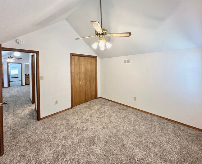 Building Photo - 2502 NE Kingsbriar Pl