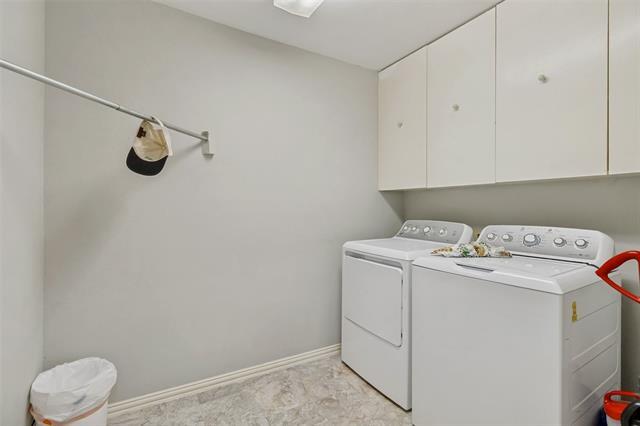 Building Photo - 3024 Encino Dr