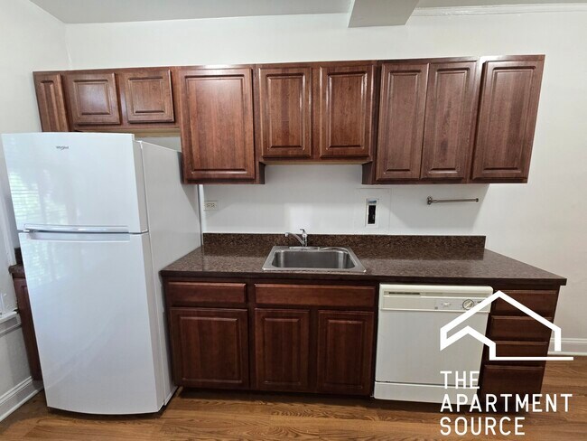 Building Photo - 1454 Oak Ave