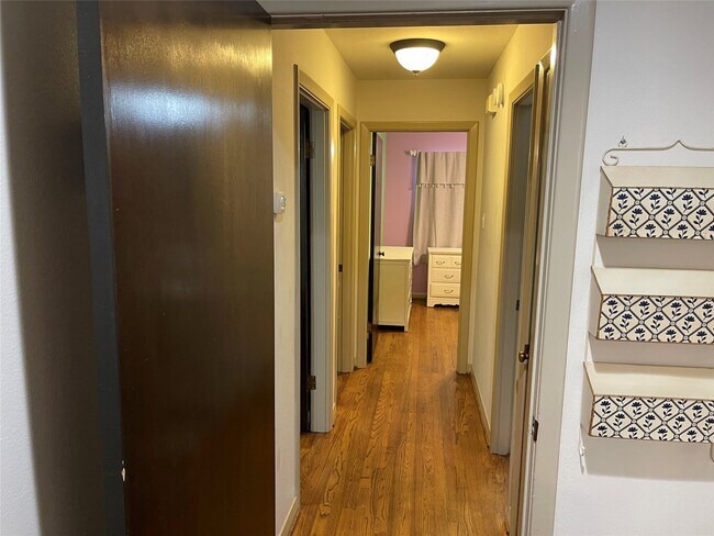 Building Photo - 11303 Greenwillow Dr