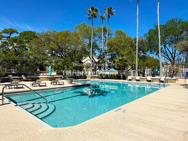 Building Photo - 11 Arbor Club Dr