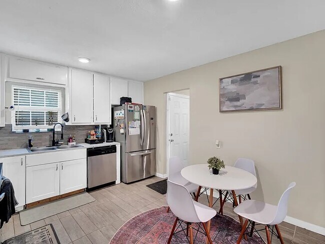 Building Photo - 4208 Wiman Dr