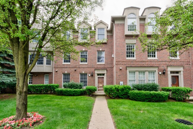 Primary Photo - 801 N Sherman Dr