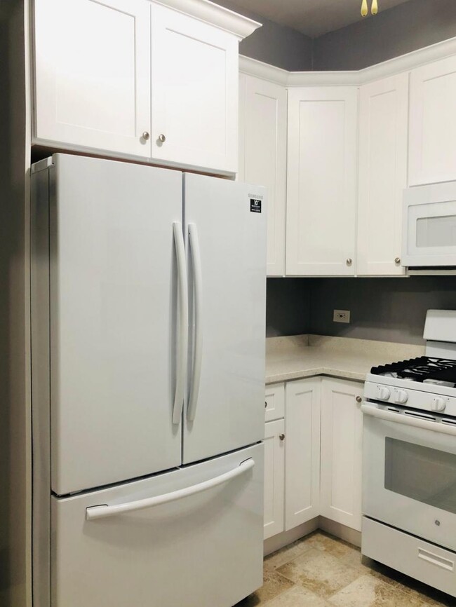 Building Photo - 3 bedroom in Chicago IL 60647
